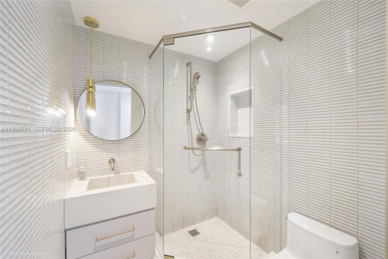 737 Crandon Blvd, Unit 301, Key Biscayne, FL 33149 Photo