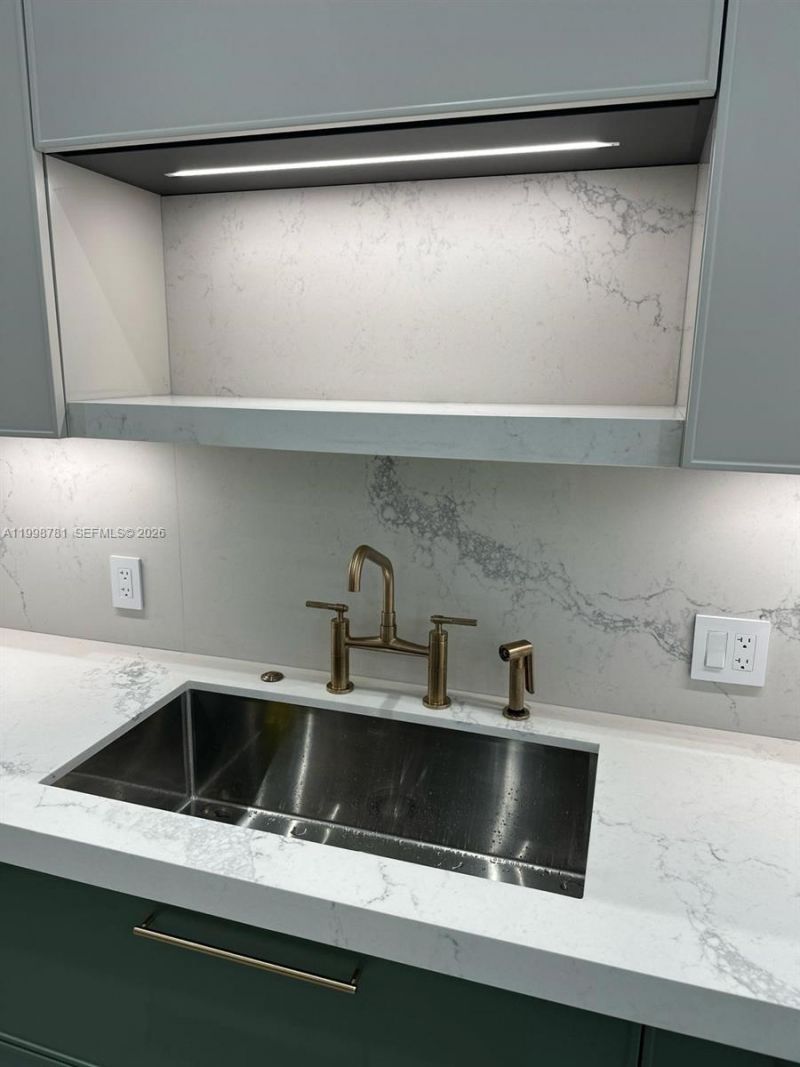 737 Crandon Blvd, Unit 301, Key Biscayne, FL 33149 Photo