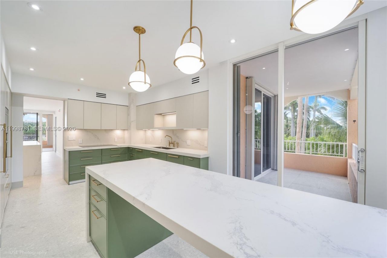 737 Crandon Blvd, Unit 301, Key Biscayne, FL 33149 Photo