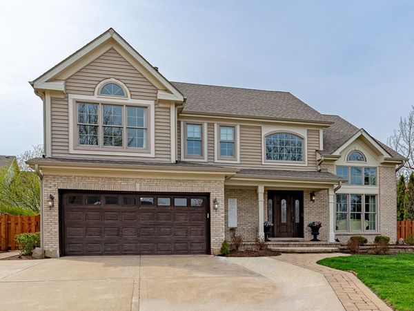 900 Christa Court , Elk Grove Village, IL 60007