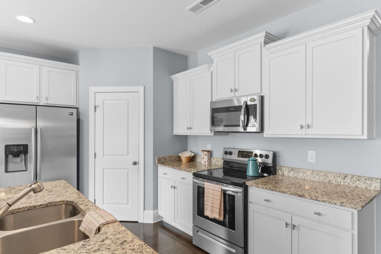 1715 Palmetto Palm Dr. Photo 5