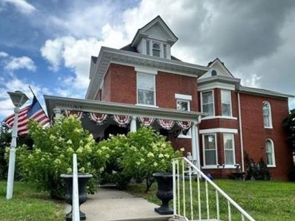 1618 State Street, Lexington, MO 64067