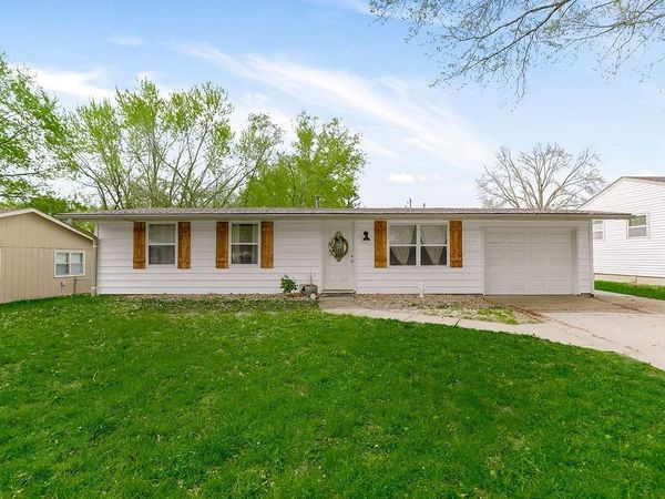 321 Holiday Drive, Lansing, KS 66043
