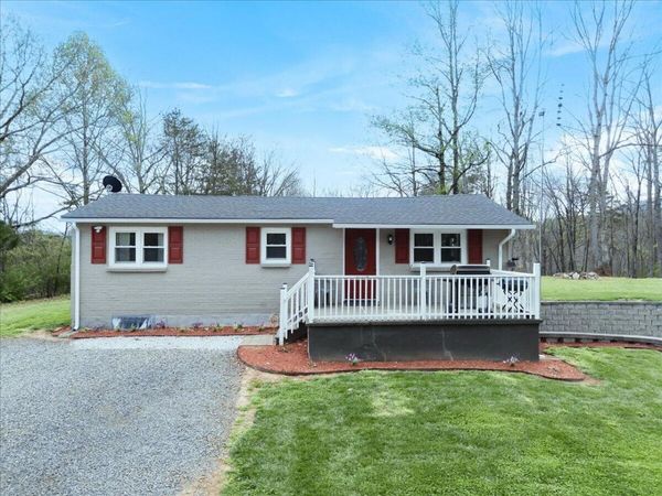 5620 Carter LN, Salem, VA 24153