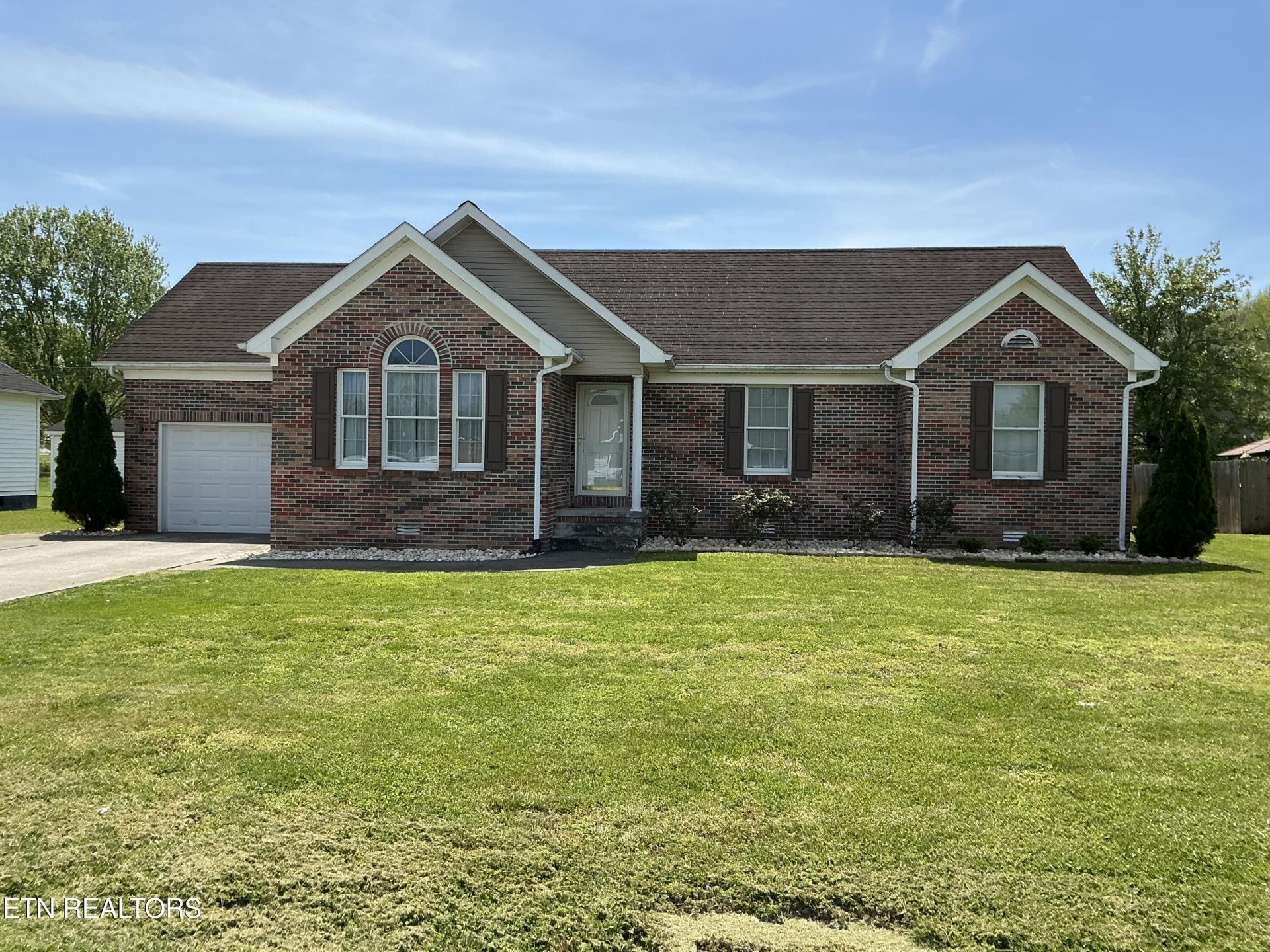 913 Doncaster St, Middlesboro, KY 40965 Main Photo