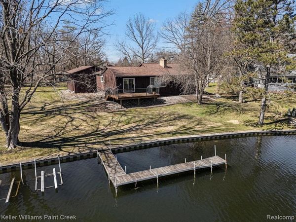 2911 Walmsley Circle Drive, Orion Twp, MI 48360