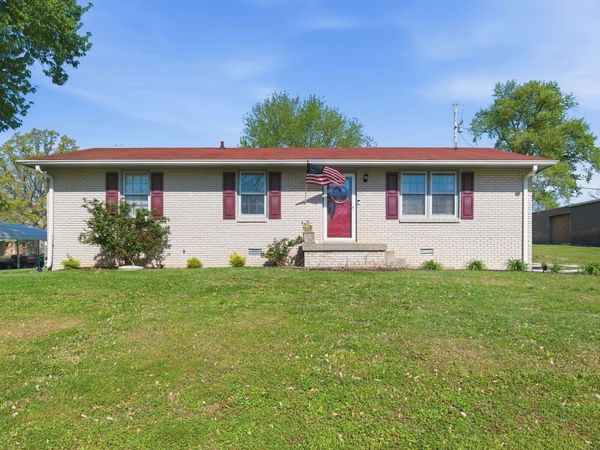 108 Chestnut Dr , Dickson, TN 37055