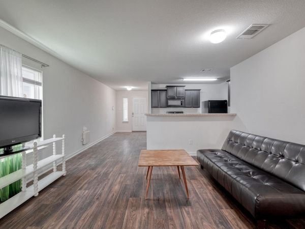 1436 Breanna LN, Kyle, TX 78640