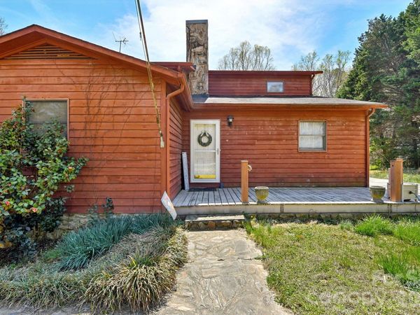 438 Cox Lake Road , Stanley, NC 28164