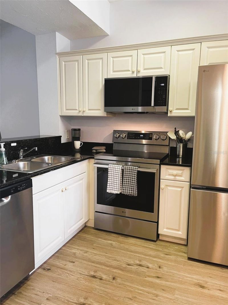 3506 54th Drive W, Unit 204, Bradenton, FL 34210 Photo