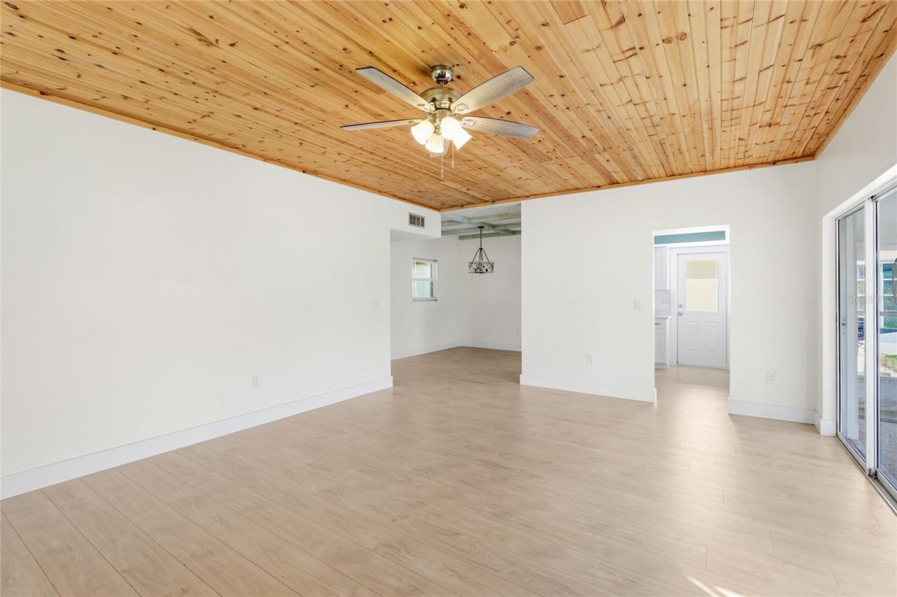 5915 Tidewood Avenue, Unit 4, Sarasota, FL 34231 Photo