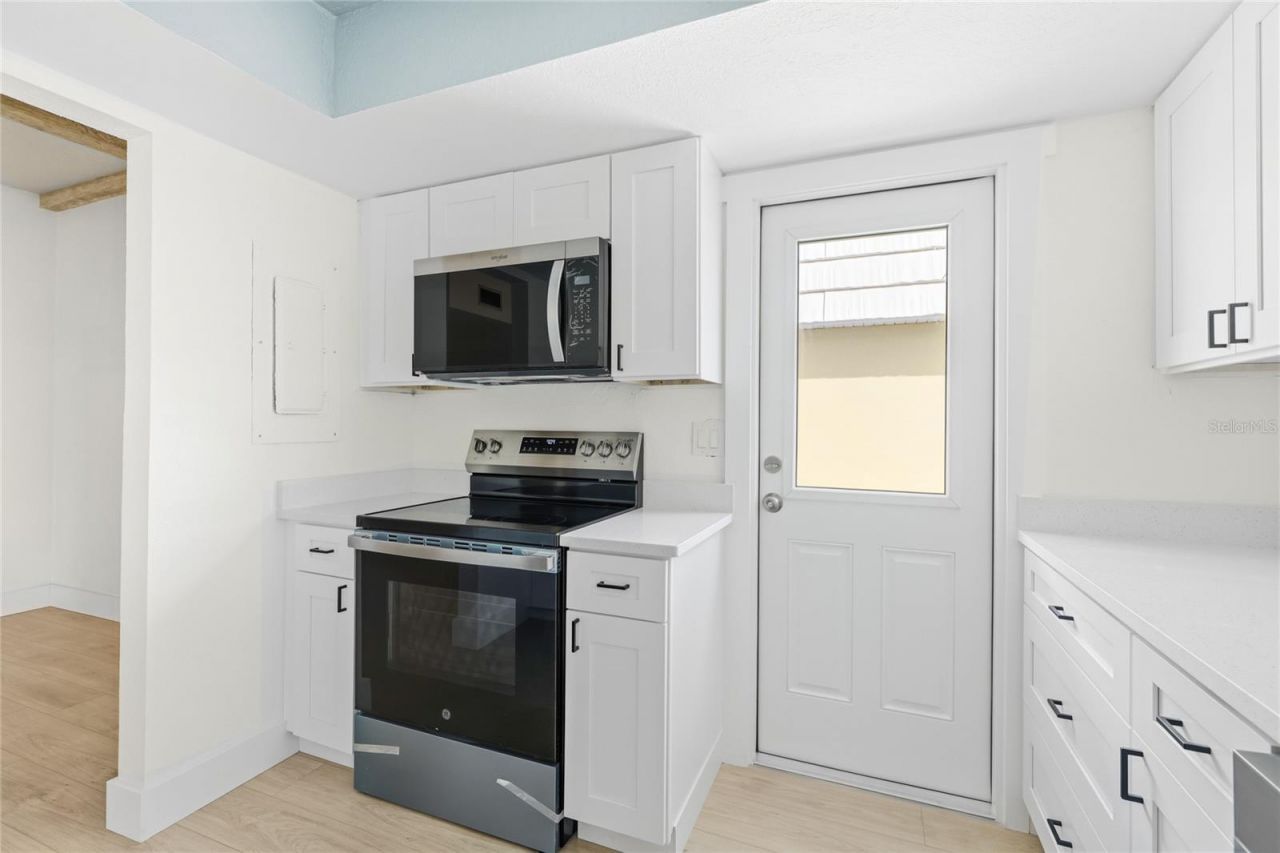 5915 Tidewood Avenue, Unit 4, Sarasota, FL 34231 Photo