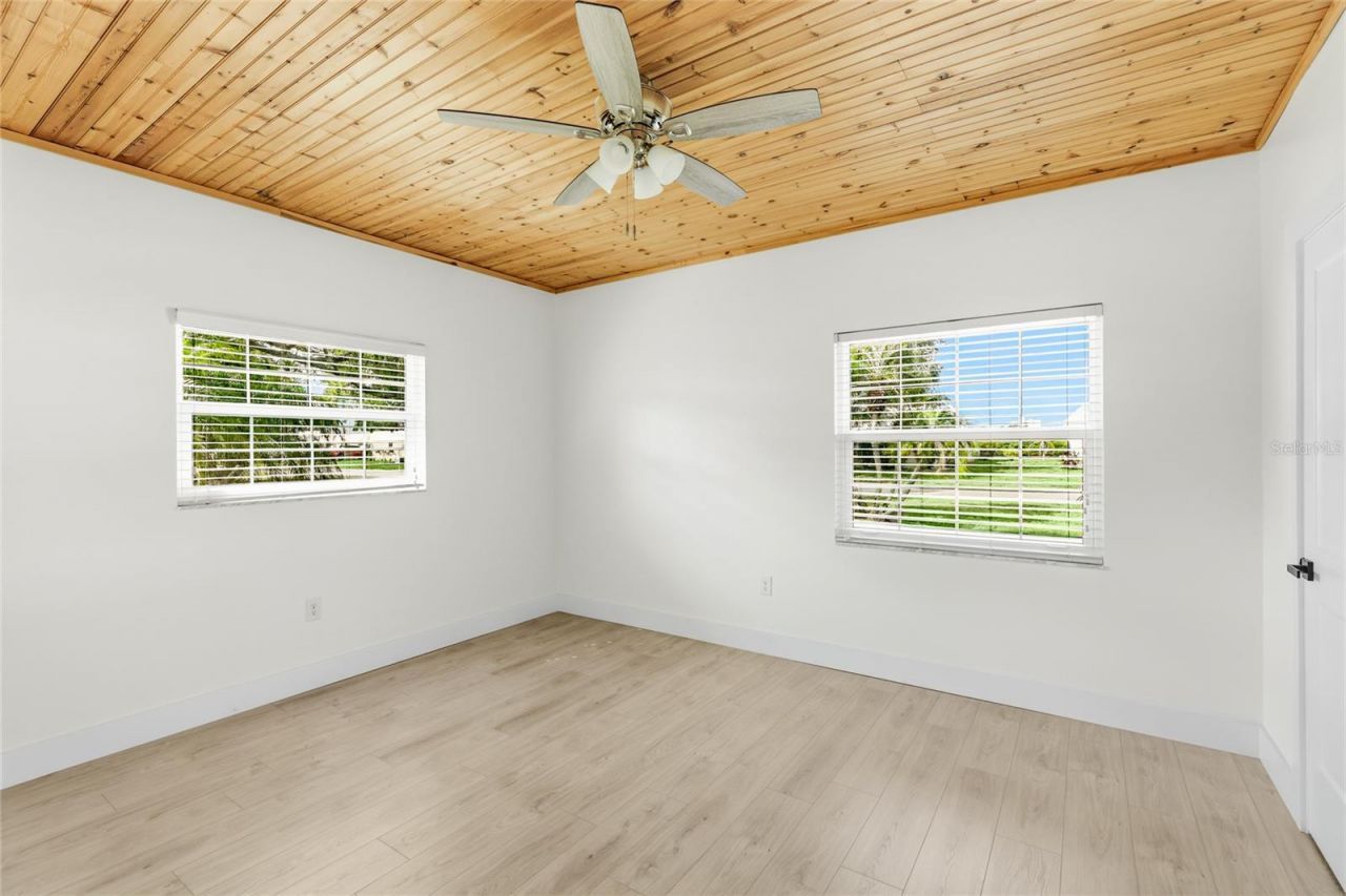 5915 Tidewood Avenue, Unit 4, Sarasota, FL 34231 Photo