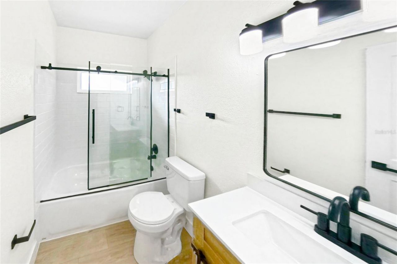 5915 Tidewood Avenue, Unit 4, Sarasota, FL 34231 Photo