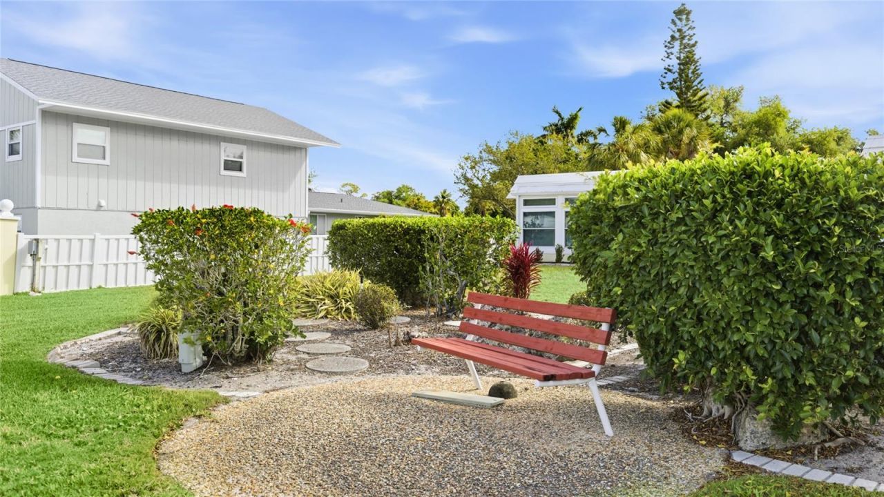 5915 Tidewood Avenue, Unit 4, Sarasota, FL 34231 Photo