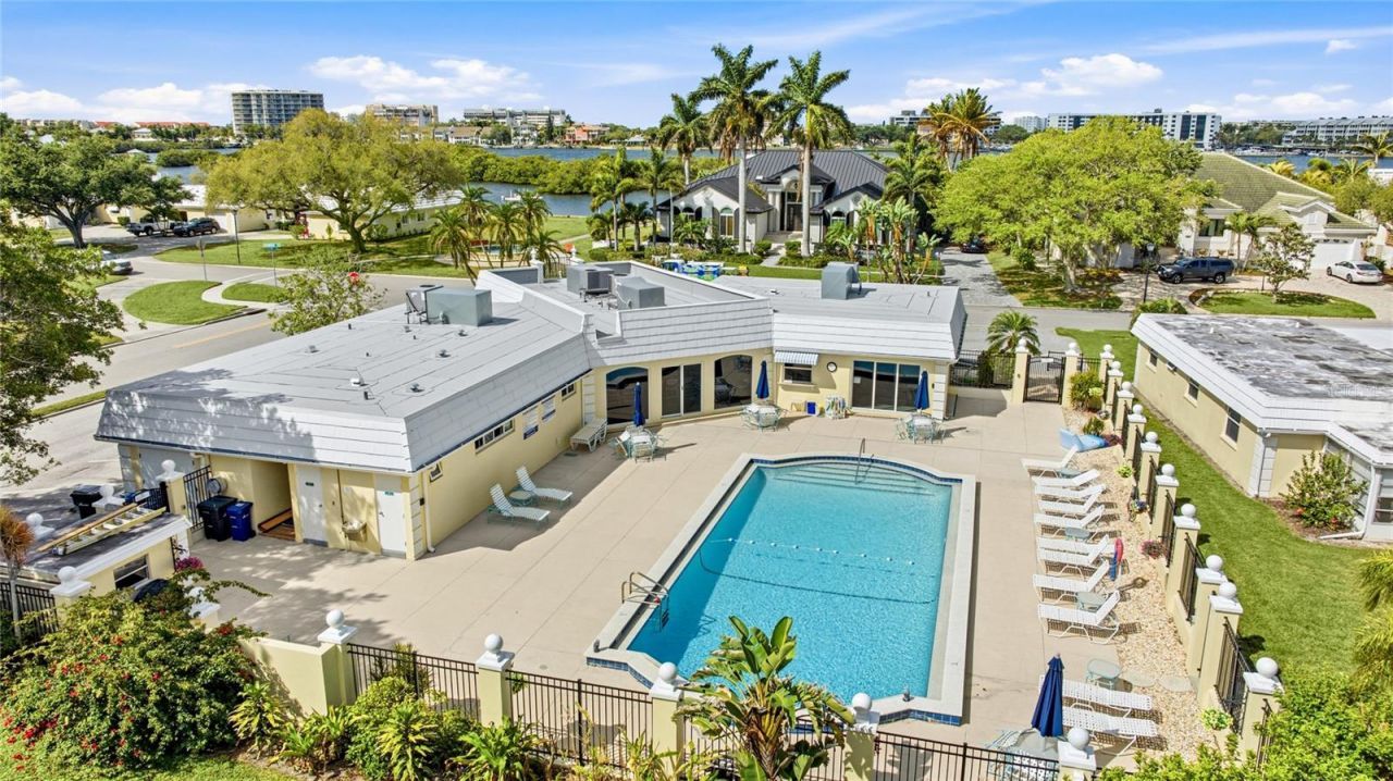 5915 Tidewood Avenue, Unit 4, Sarasota, FL 34231 Photo