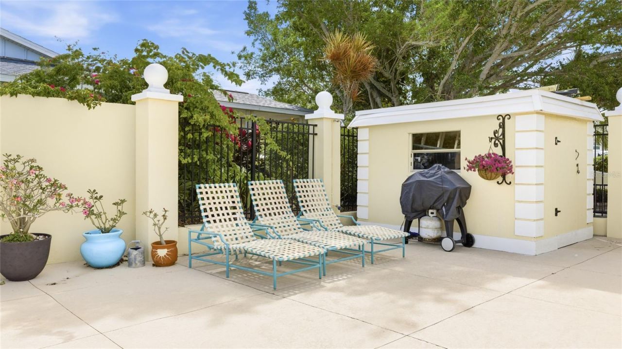 5915 Tidewood Avenue, Unit 4, Sarasota, FL 34231 Photo
