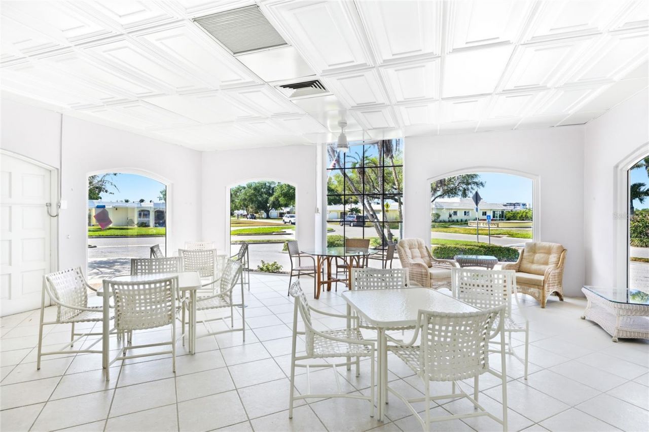 5915 Tidewood Avenue, Unit 4, Sarasota, FL 34231 Photo