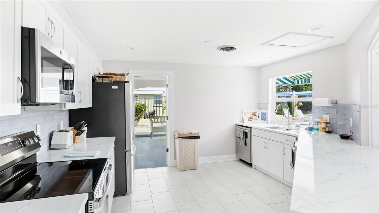 5915 Tidewood Avenue, Unit 4, Sarasota, FL 34231 Photo