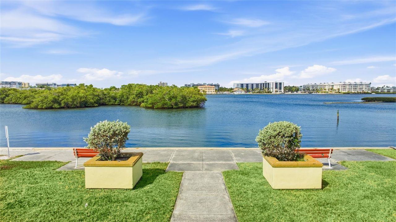 5915 Tidewood Avenue, Unit 4, Sarasota, FL 34231 Photo