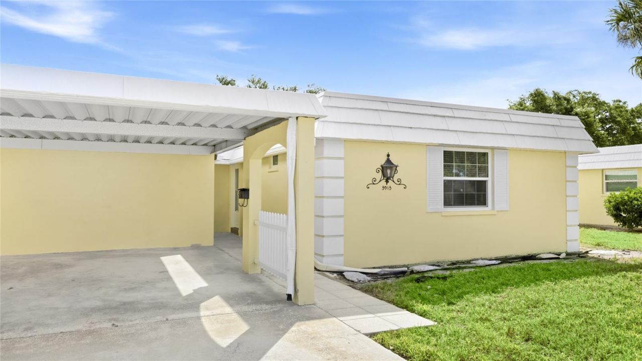 5915 Tidewood Avenue, Unit 4, Sarasota, FL 34231 Photo