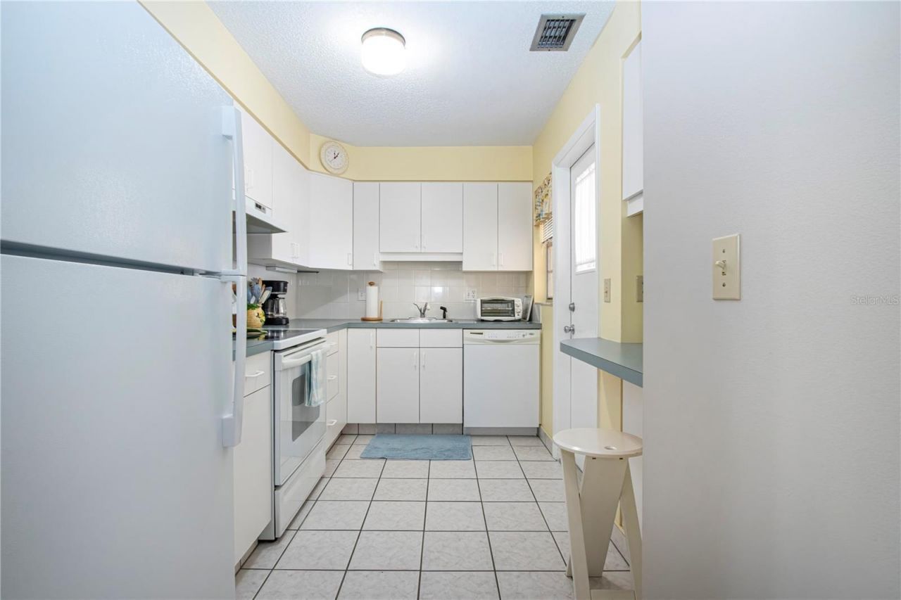 390 301 Boulevard W, Unit 12D, Bradenton, FL 34205 Photo