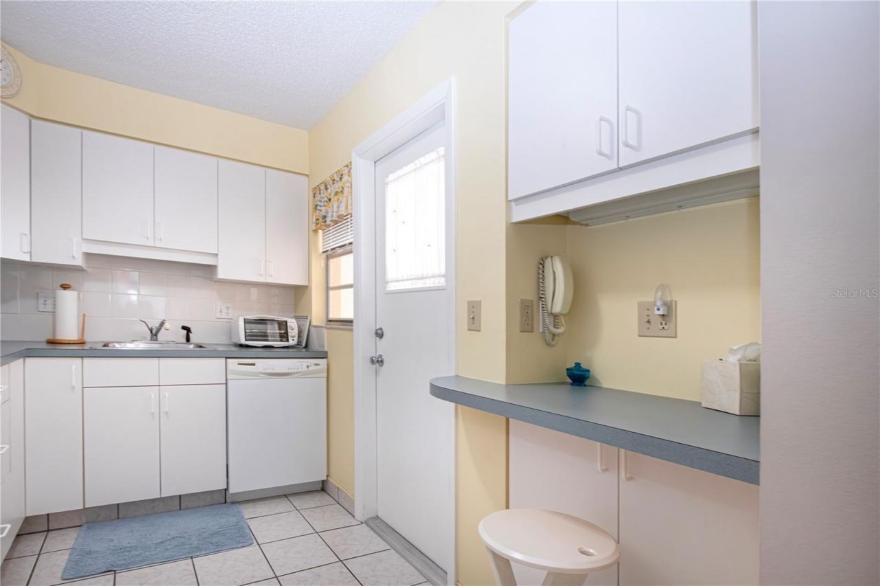 390 301 Boulevard W, Unit 12D, Bradenton, FL 34205 Photo