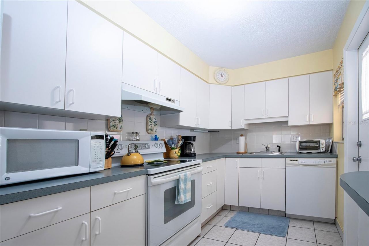 390 301 Boulevard W, Unit 12D, Bradenton, FL 34205 Photo