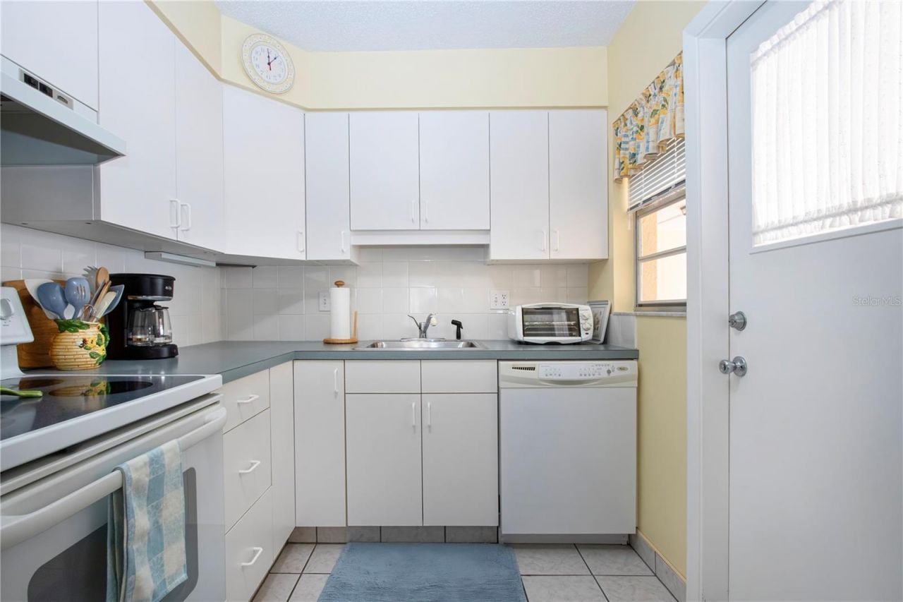 390 301 Boulevard W, Unit 12D, Bradenton, FL 34205 Photo