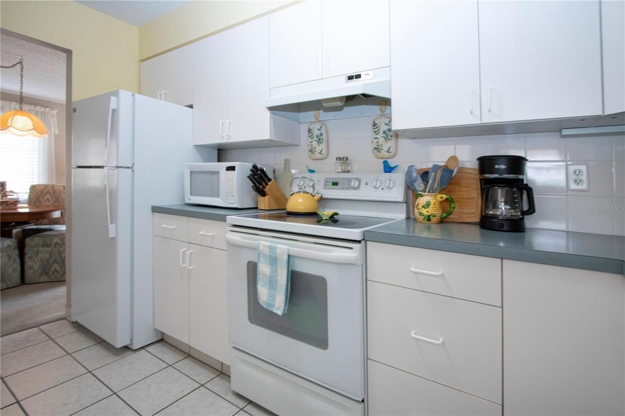 390 301 Boulevard W, Unit 12D, Bradenton, FL 34205 Photo