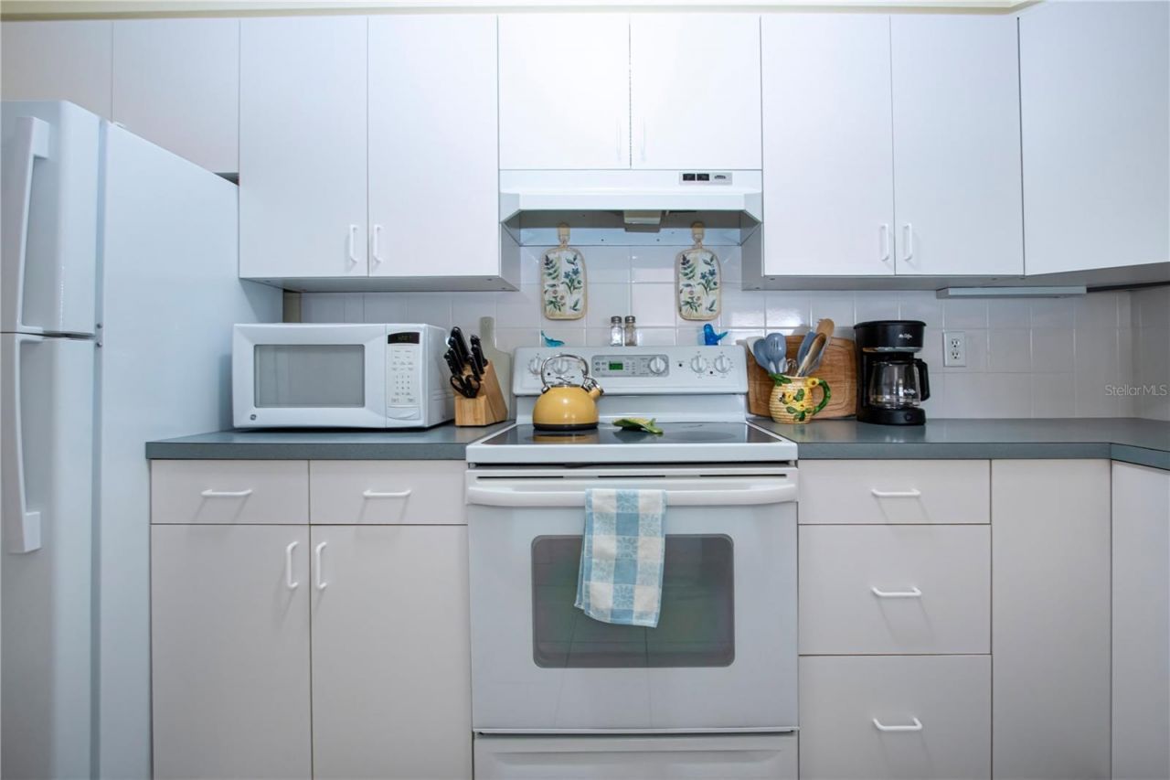 390 301 Boulevard W, Unit 12D, Bradenton, FL 34205 Photo