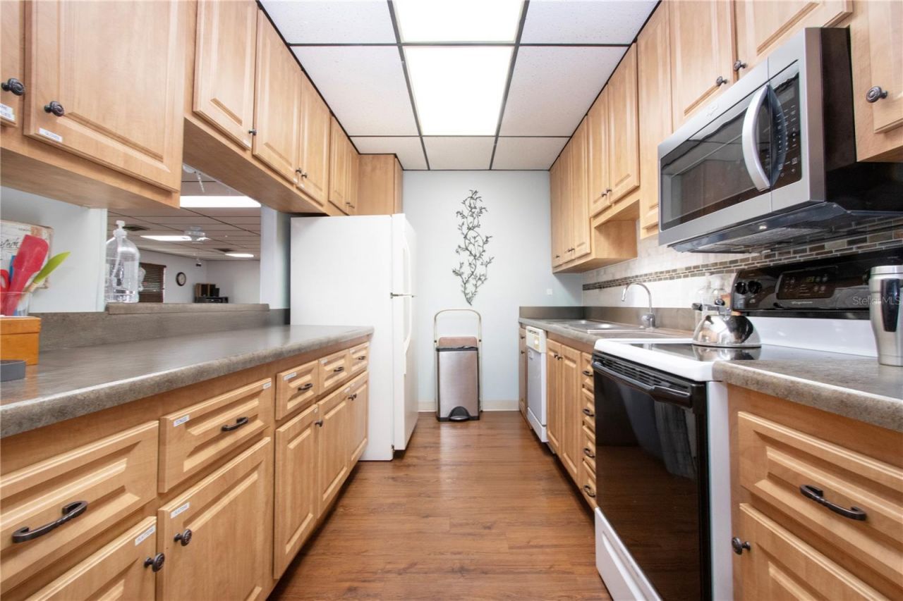 390 301 Boulevard W, Unit 12D, Bradenton, FL 34205 Photo