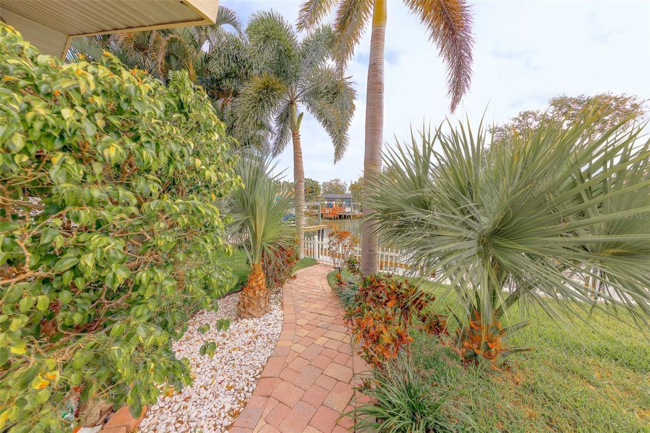 2017 Cove Drive, Largo, FL 33774 Photo