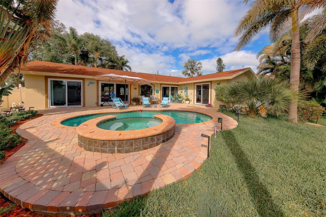 2017 Cove Drive, Largo, FL 33774 Photo