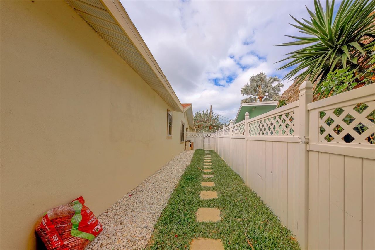 2017 Cove Drive, Largo, FL 33774 Photo