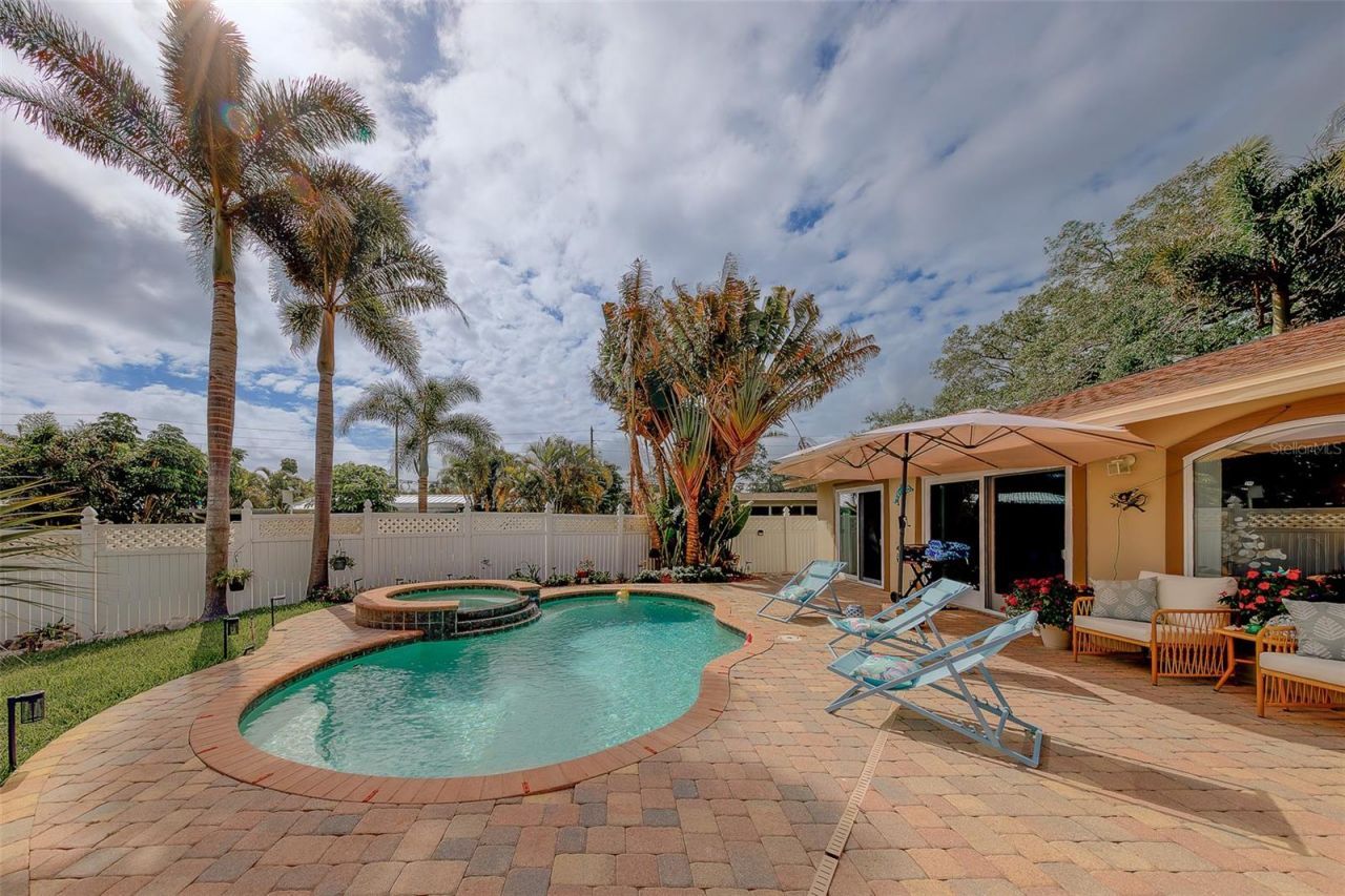 2017 Cove Drive, Largo, FL 33774 Photo