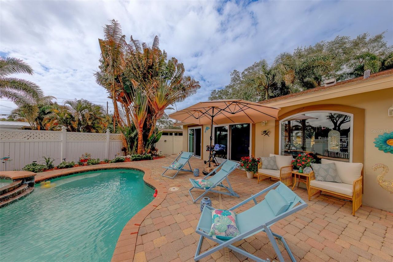 2017 Cove Drive, Largo, FL 33774 Photo