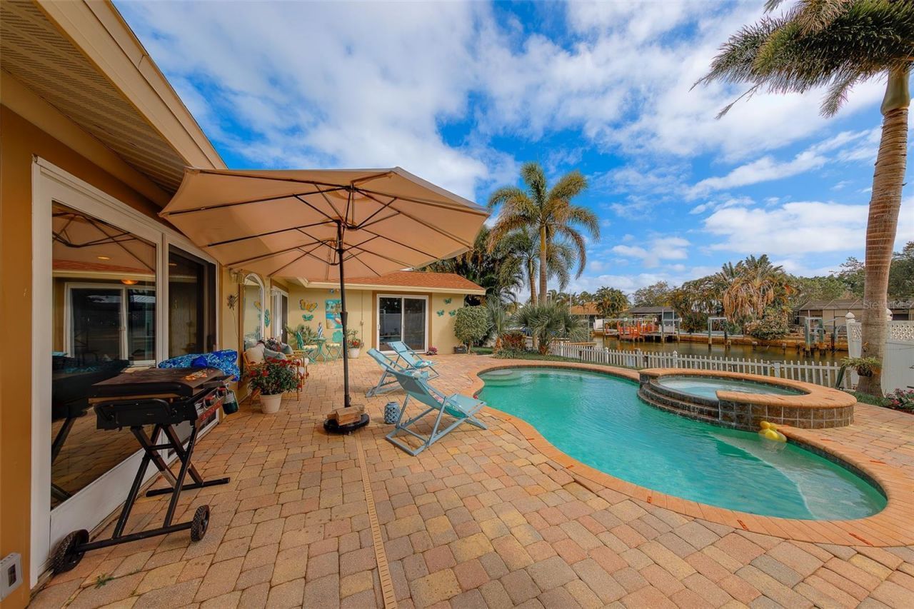 2017 Cove Drive, Largo, FL 33774 Photo