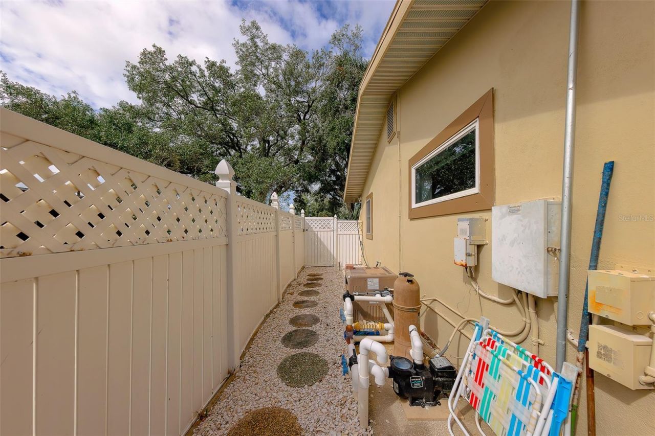 2017 Cove Drive, Largo, FL 33774 Photo