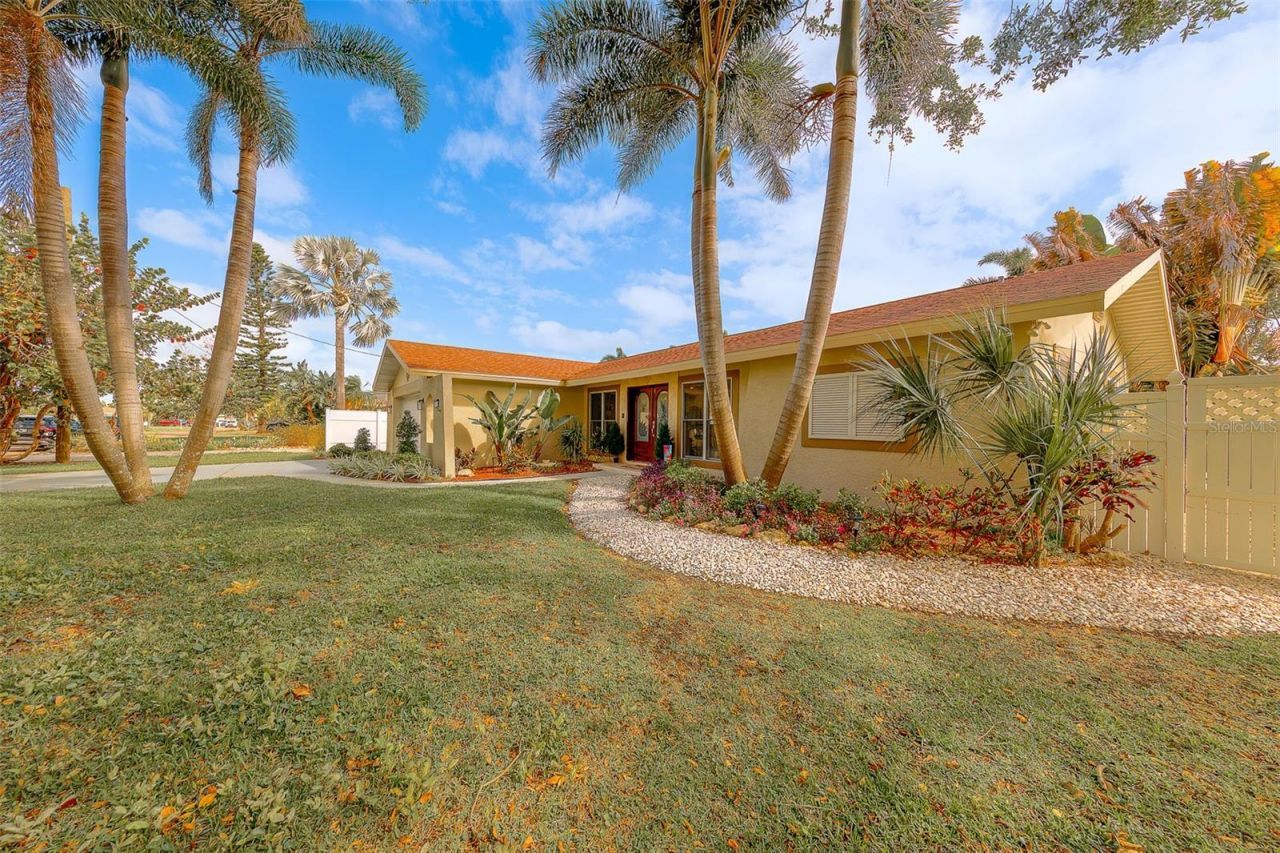 2017 Cove Drive, Largo, FL 33774 Photo