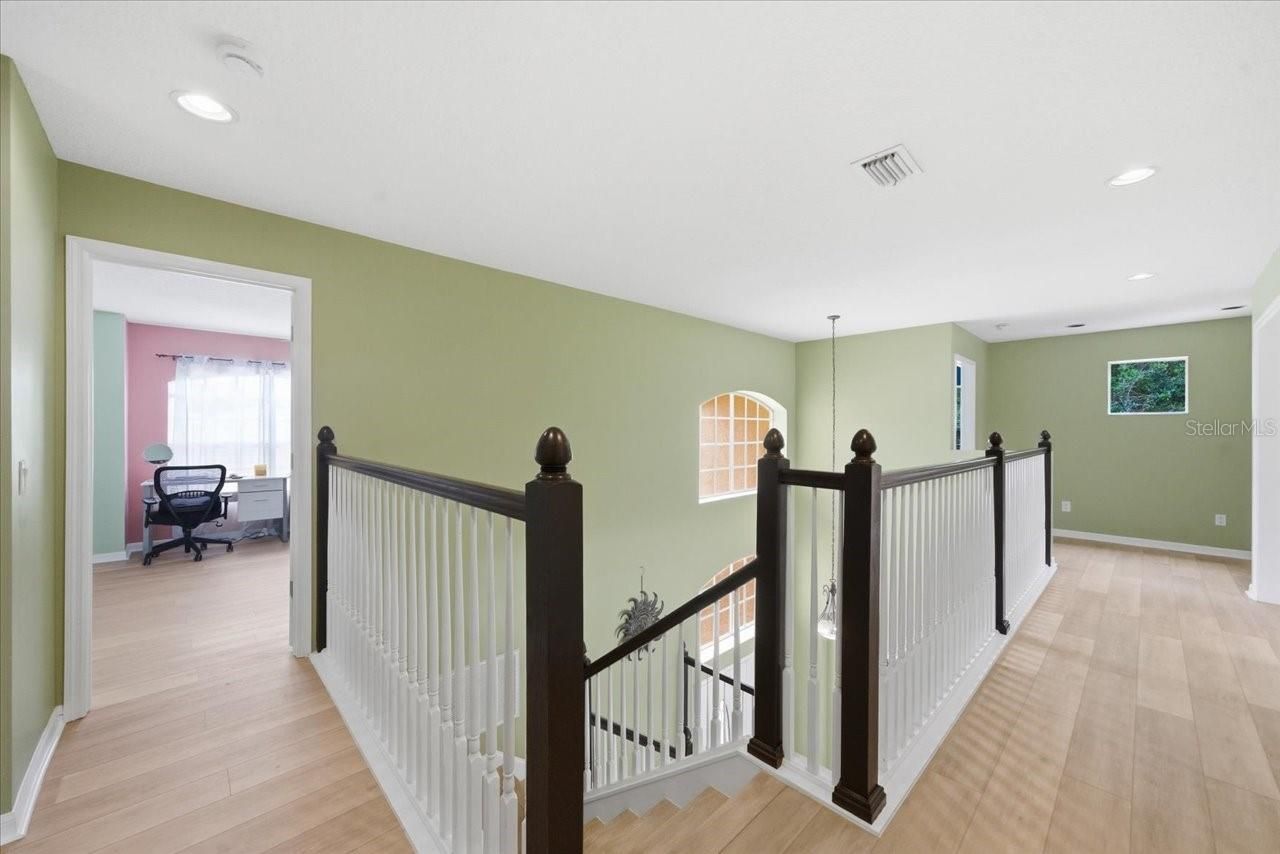 19106 Saint Laurent Drive , Lutz, FL 33558 Photo