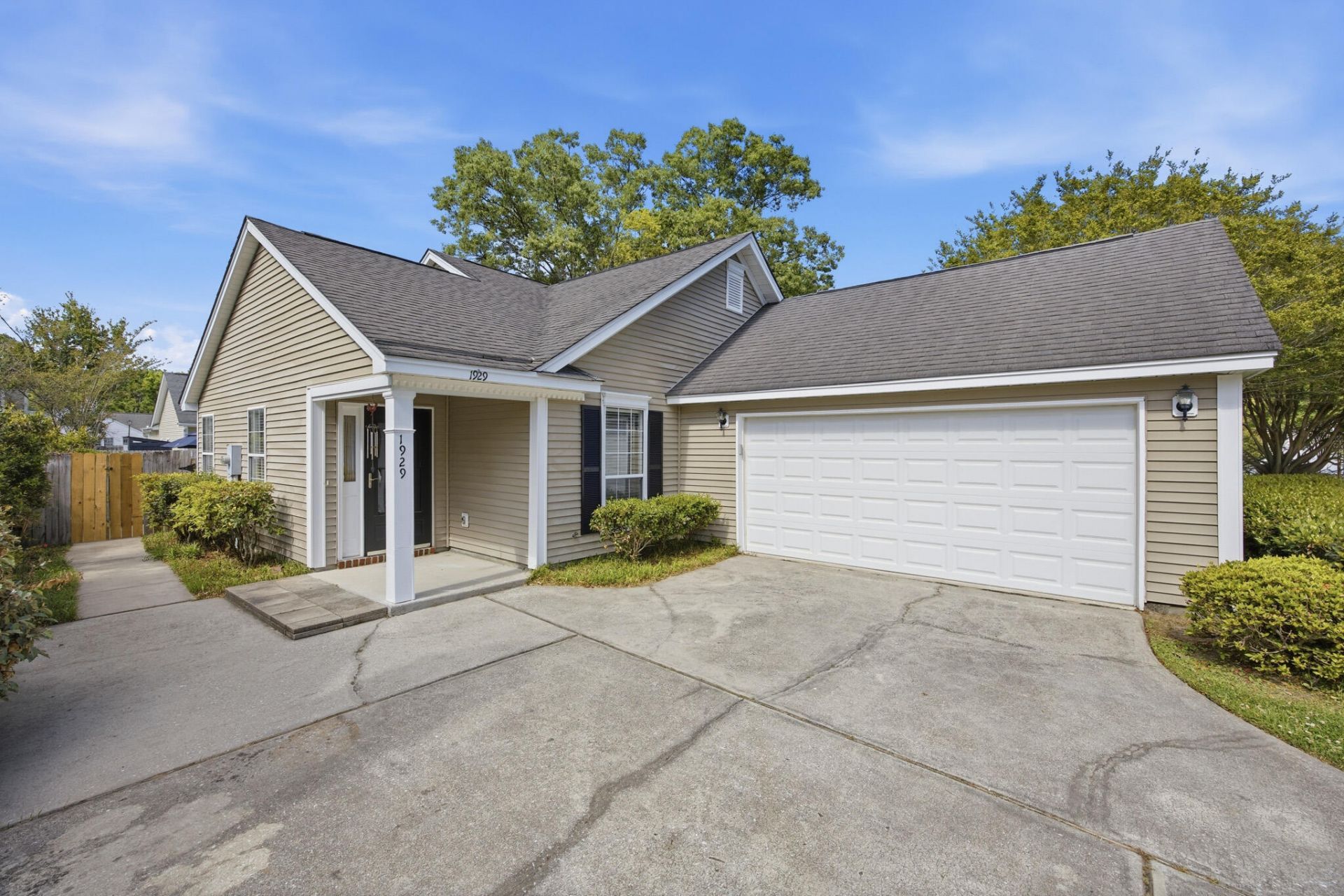 1929 Treebark Drive Photo 5