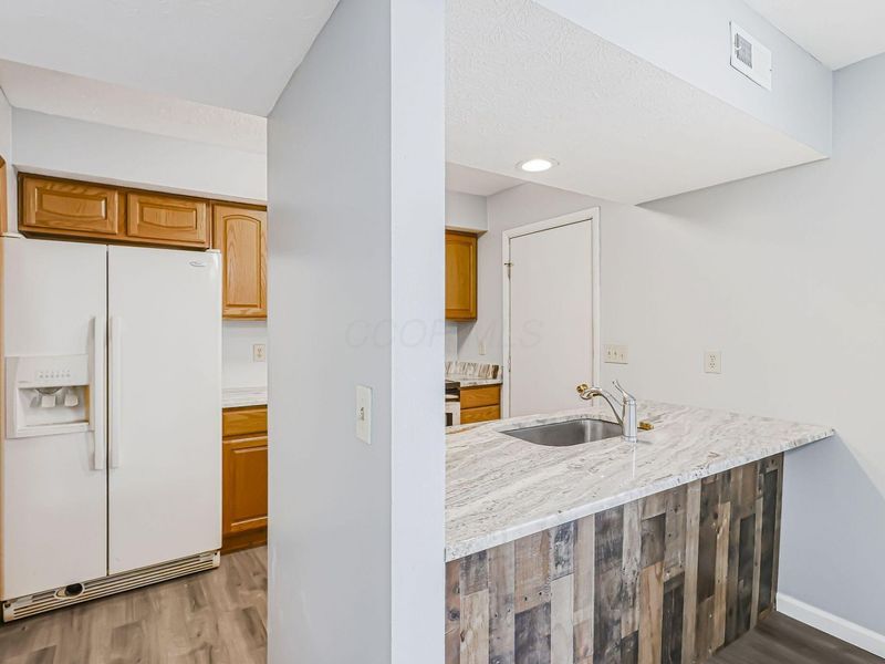 4919 Dublin Falls, Unit C, Columbus, OH 43221 Photo 11