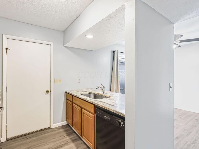 4919 Dublin Falls, Unit C, Columbus, OH 43221 Photo 12