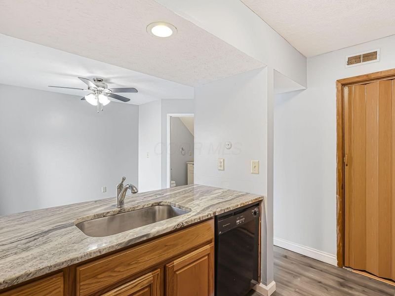 4919 Dublin Falls, Unit C, Columbus, OH 43221 Photo 13