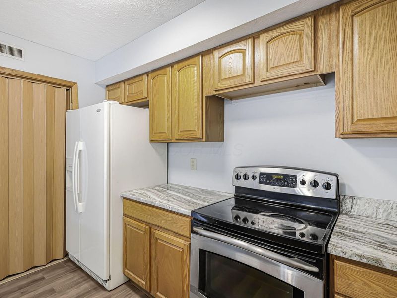 4919 Dublin Falls, Unit C, Columbus, OH 43221 Photo 14