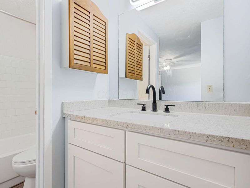 4919 Dublin Falls, Unit C, Columbus, OH 43221 Photo 28