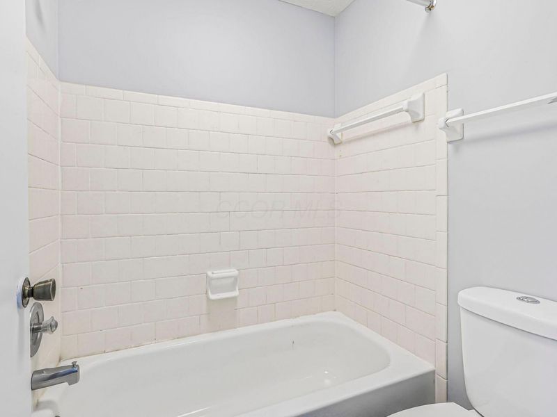 4919 Dublin Falls, Unit C, Columbus, OH 43221 Photo 29