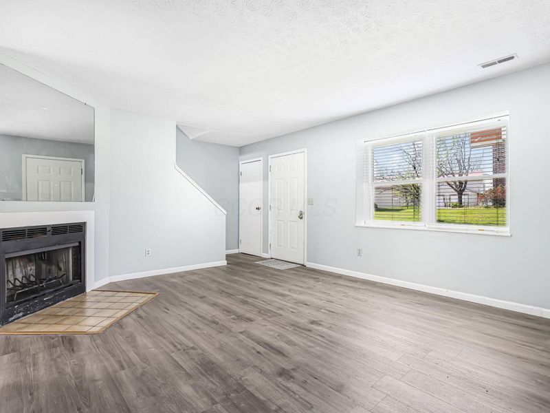 4919 Dublin Falls, Unit C, Columbus, OH 43221 Photo 4