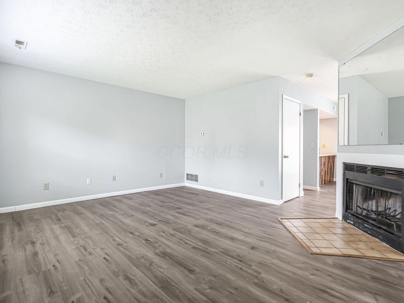 4919 Dublin Falls, Unit C, Columbus, OH 43221 Photo 6